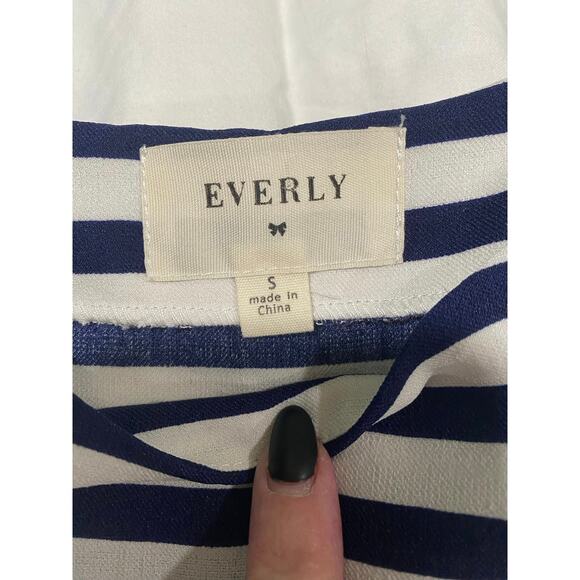 EUC Everly Linen Cotton Nautical Lace Up Back Top Blouse Size Small - Picture 6 of 9